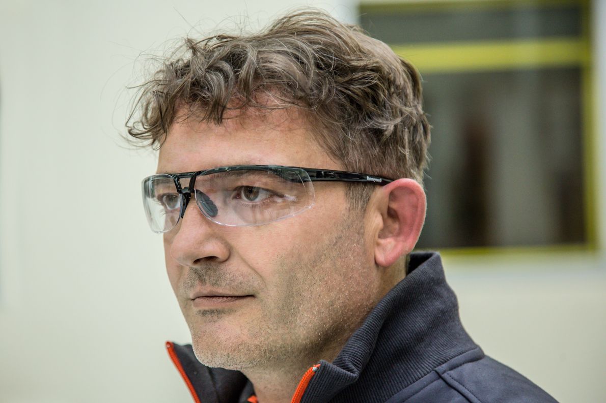 Honeywell Protégé Schutzbrille - beschlagfest beschichtet - EN 166-170 - Schwarz-Orange-Klar (Bild 2)