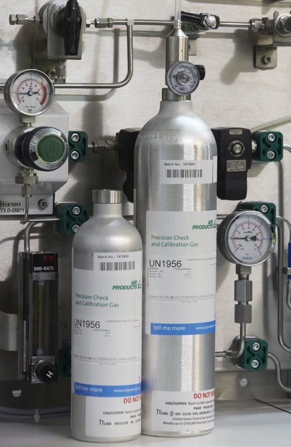 Air Products Prüf- und Kalibriergasflaschen - 5-Gas-Gemische - Aerosol (12 L), 34 L, 58 L oder 110 L Druckdosen mit langer Haltbarkeit (Bild 6)