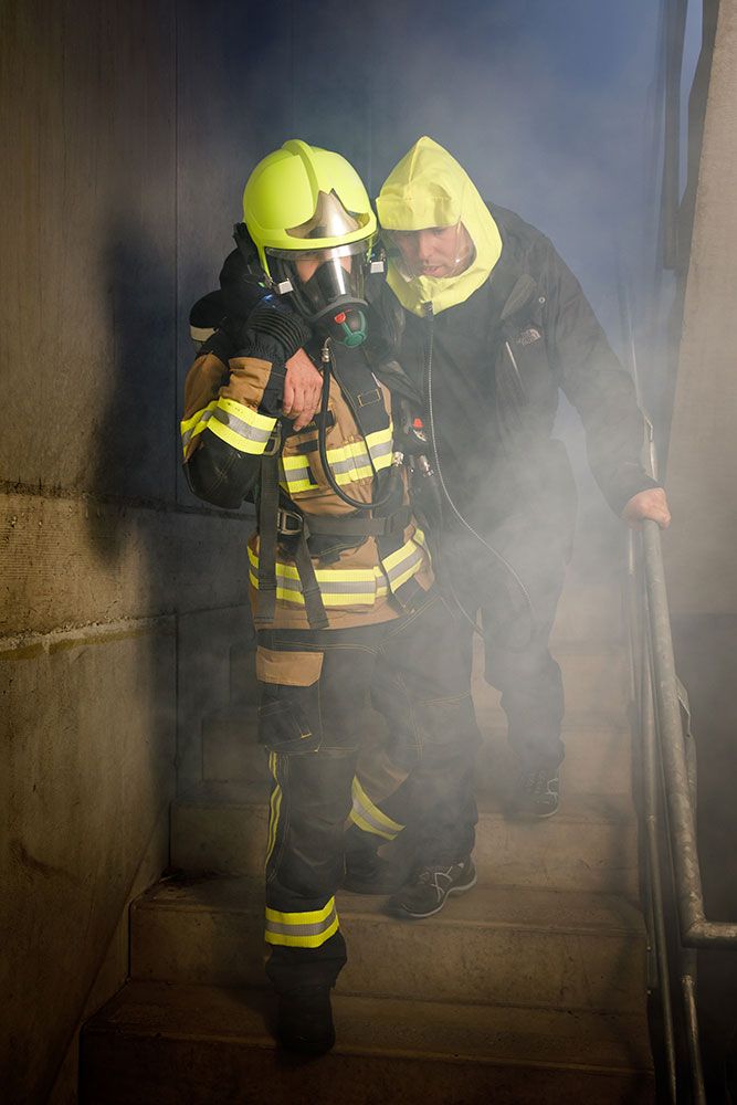 MSA RespiHood Rettungs-Haube - Flucht-Haube mit konstanter Luft-Zufuhr für Feuerwehr-Einsätze - Anschluss für Pressluft-Atmer (Bild 2)