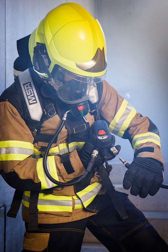 MSA RespiHood Rettungs-Haube - Flucht-Haube mit konstanter Luft-Zufuhr für Feuerwehr-Einsätze - Anschluss für Pressluft-Atmer (Bild 3)